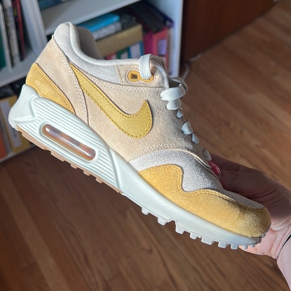 ✨RARE✨ Nike Air Max 90/1 Athletic Shoes 'WHEAT GOLD / GUAVA ICE’ Women's Size 6 - Picture 5 of 10